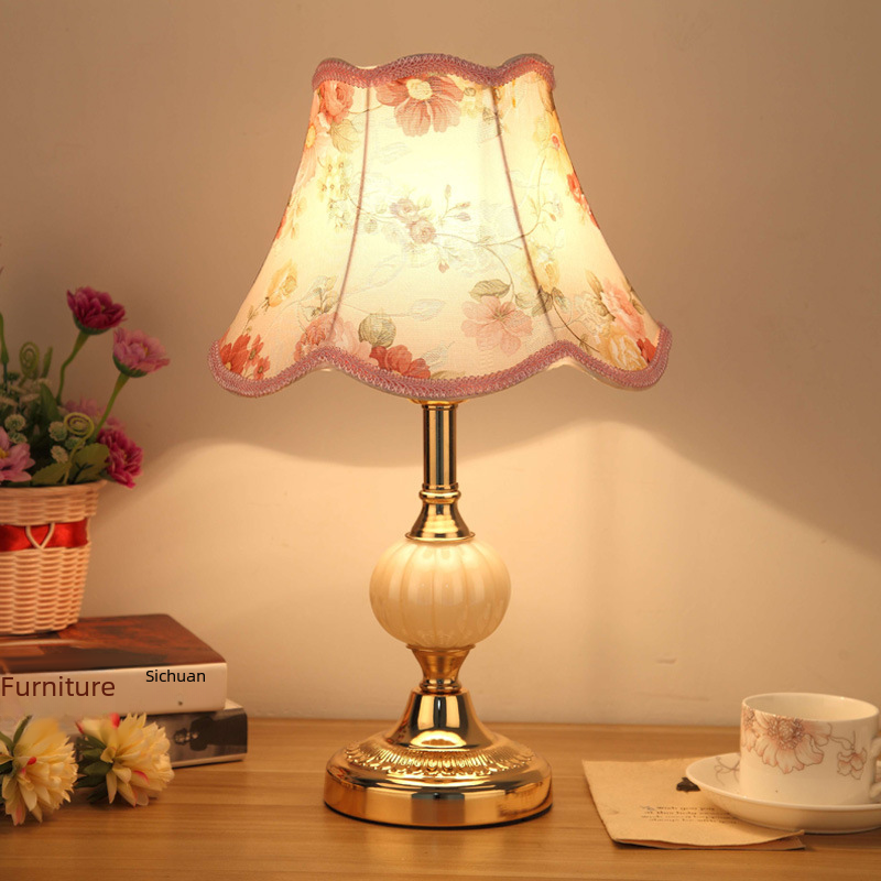 European-style glass table lamp